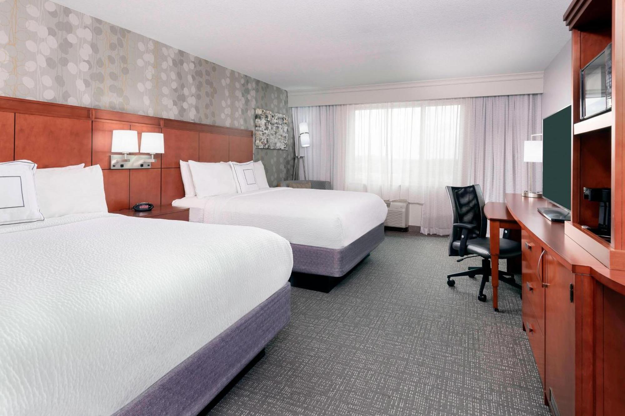 Courtyard Fort Wayne Downtown At Grand Wayne Convention Center Eksteriør billede