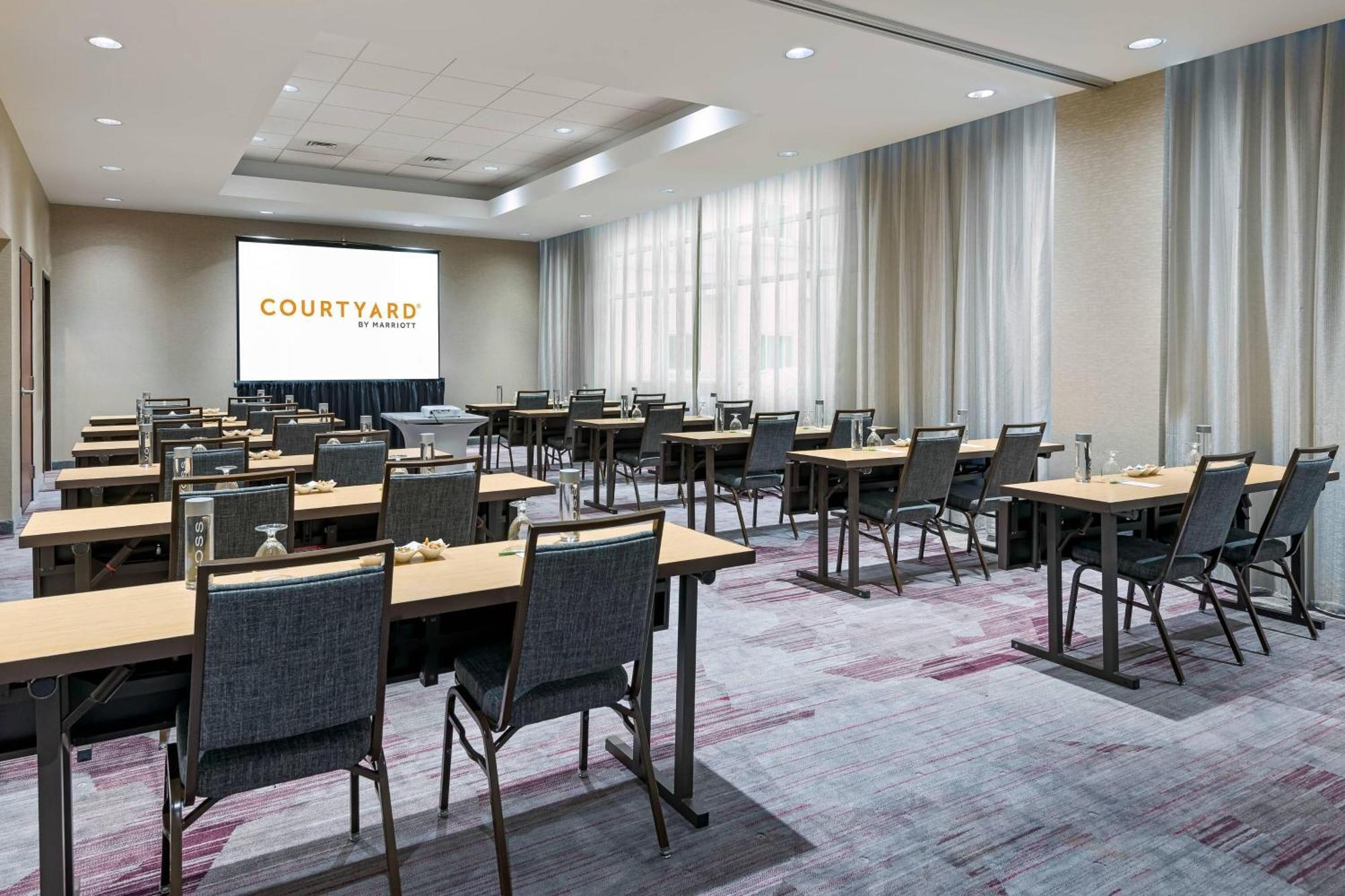 Courtyard Fort Wayne Downtown At Grand Wayne Convention Center Eksteriør billede