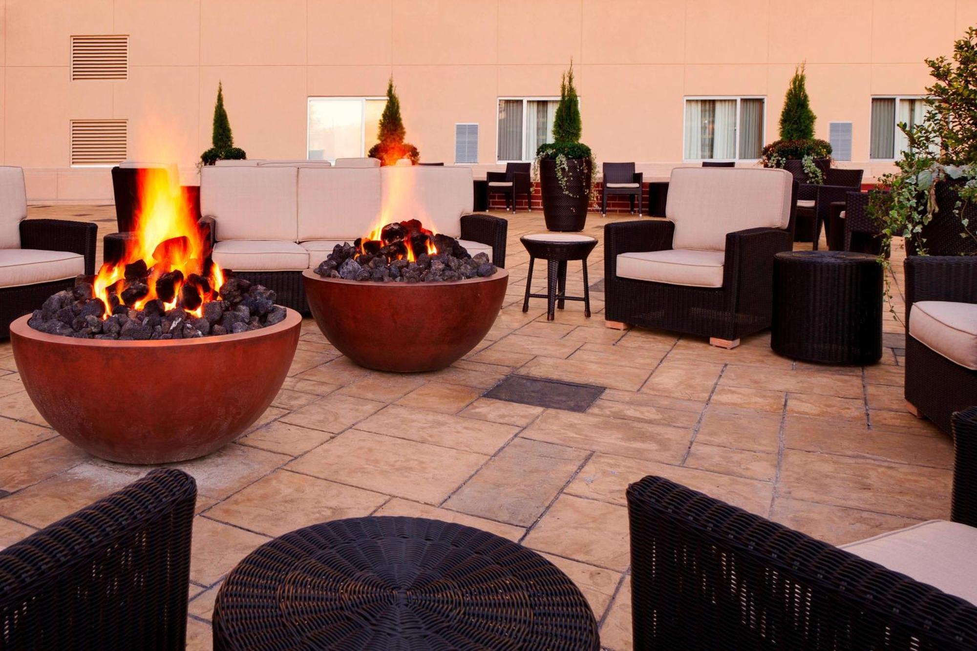 Courtyard Fort Wayne Downtown At Grand Wayne Convention Center Eksteriør billede