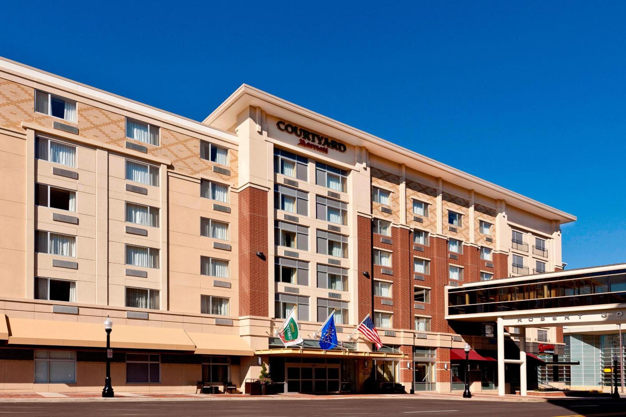 Courtyard Fort Wayne Downtown At Grand Wayne Convention Center Eksteriør billede