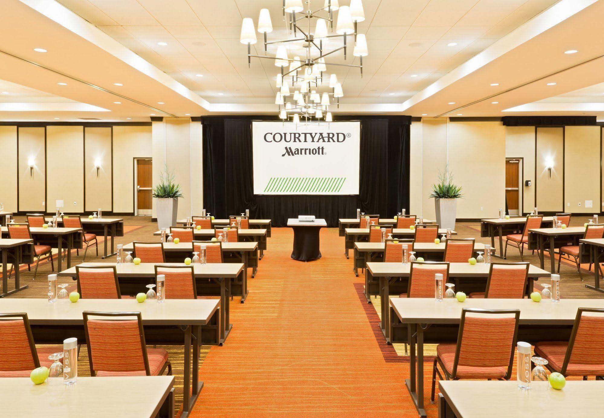 Courtyard Fort Wayne Downtown At Grand Wayne Convention Center Eksteriør billede