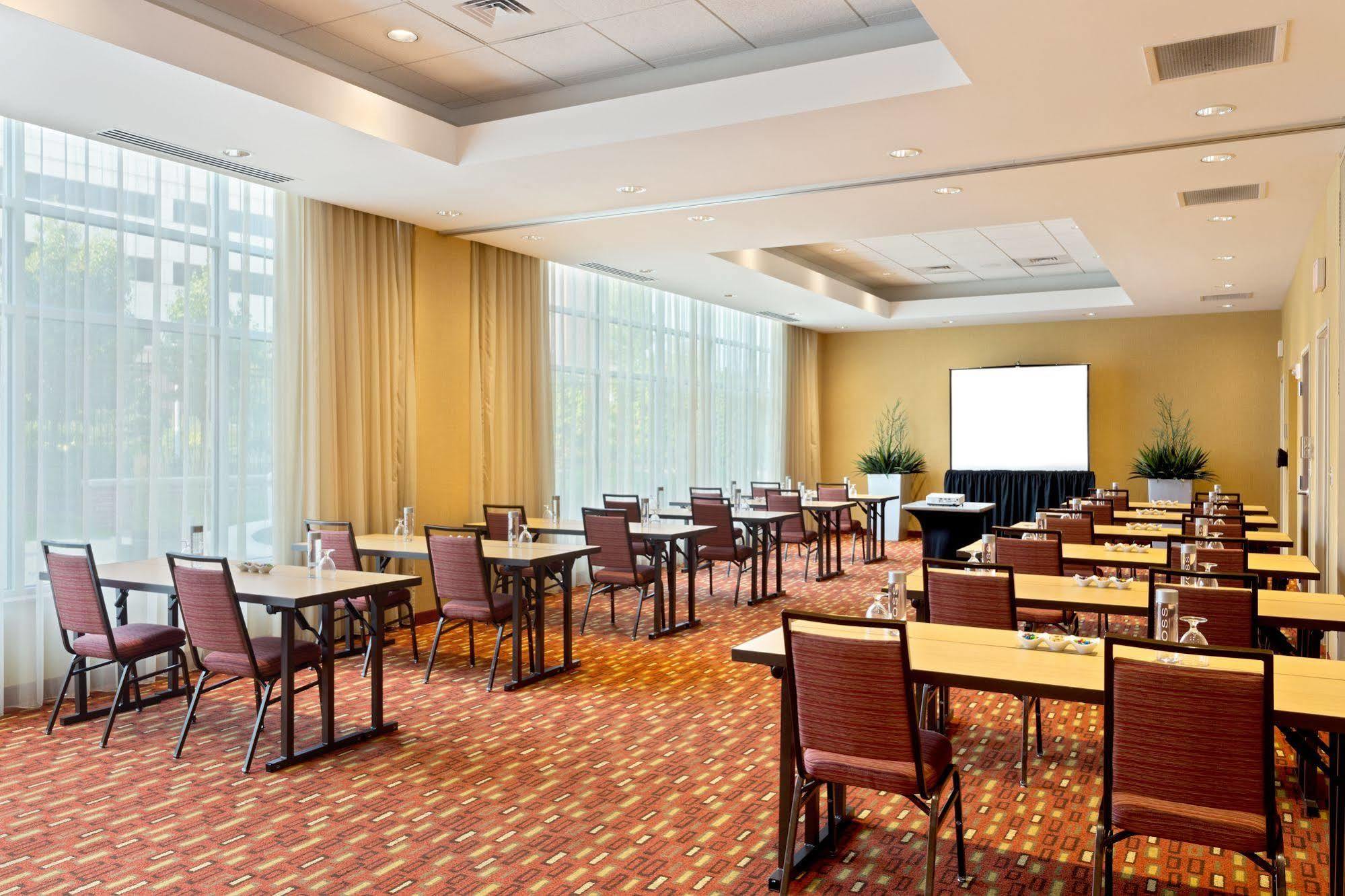 Courtyard Fort Wayne Downtown At Grand Wayne Convention Center Eksteriør billede
