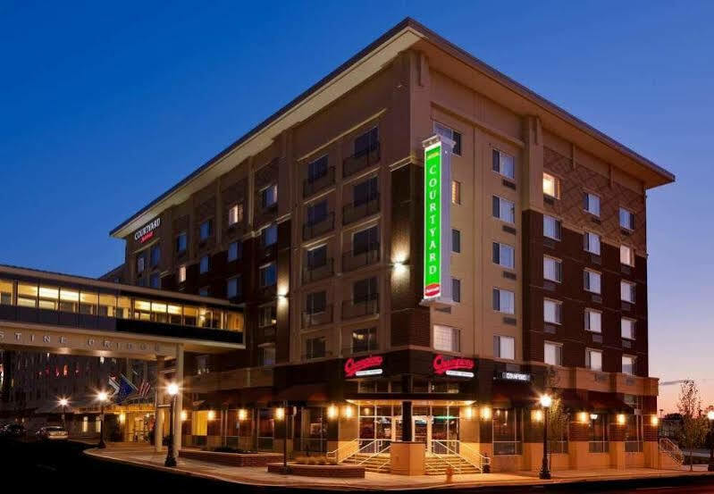 Courtyard Fort Wayne Downtown At Grand Wayne Convention Center Eksteriør billede