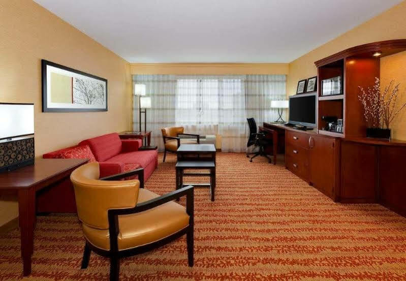 Courtyard Fort Wayne Downtown At Grand Wayne Convention Center Eksteriør billede